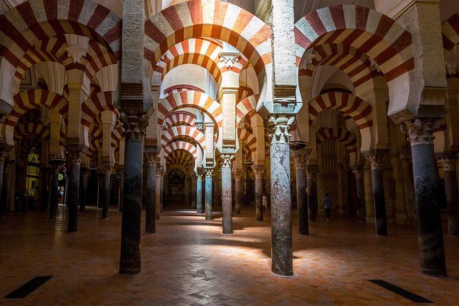 Guided tour of the monumental Córdoba on Sunday (Judería, Alcázar, Mezquita) - Stop 2: Alcázar de los Reyes Cristianos, mosaics, and the baths of Doña Leonor