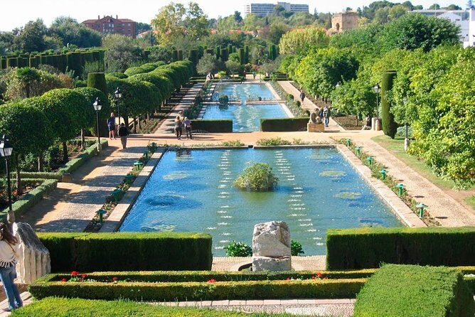 Guided visit to Alcazar de los Reyes Cristianos with admission - Should you book this guided Alcázar visit?