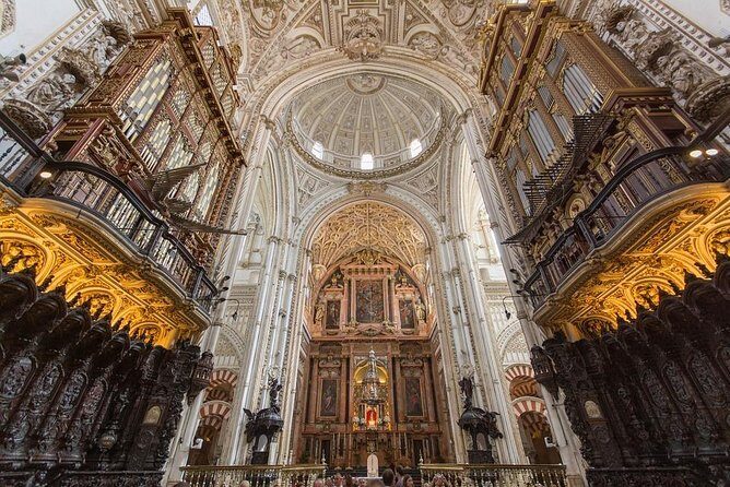 Guided visit to the Mosque-Cathedral, Jewish Quarter, Alcazar and Synagogue. Official guide - Entering the Mosque-Cathedral at the Patio de los Naranjos
