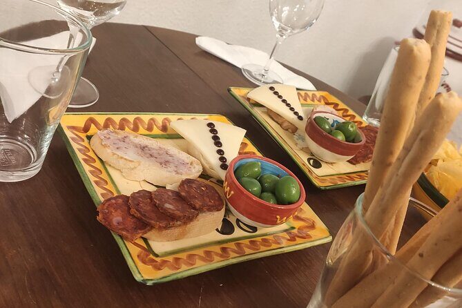 Indulge in Cordoba: Local Wines & Tapas Tasting - Practical tips to make your night smoother