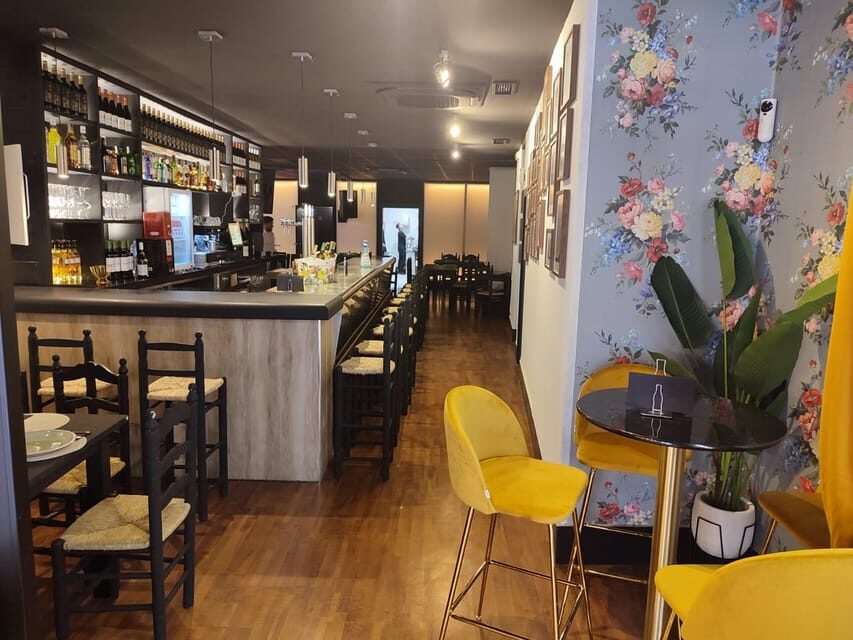 Live flamenco + tasting - What happens during the 1-hour flamenco performance