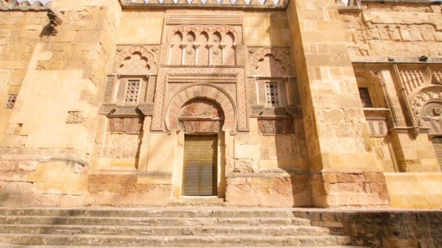 Mosque-Cathedral of Cordoba: Entry Ticket and Guided Tour - The Licensed Guide Angle: Getting Facts Without Turning It Into a Lecture