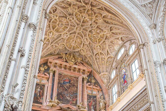 Mosque-Cathedral of Cordoba Guided Tour Skip the Line & Ticket - Inside the Mezquita-Catedral: what you’ll focus on during the walk
