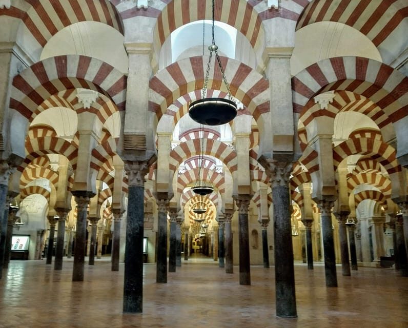 Mosquée Cathédrale tour guidé en petit group en français - Gothic and Baroque layers: learning to spot the overlaps
