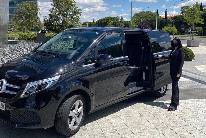 Private official tour guide for visit to Alhambra in Granada from Cordoba Hotel - What the hotel pickup and chauffeur actually change