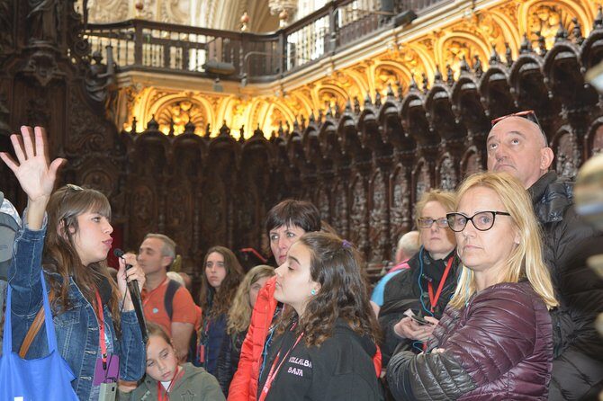 Private Tour of Cordoba Week Days 2 Hours Tickets included - Walking La Judería: white streets, flowered walls, and named plazas