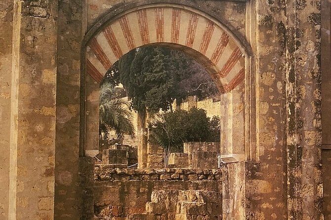 Private Visit to Medina Azahara with Official Guide - Virtual reality projection room: why this stop is more than tech