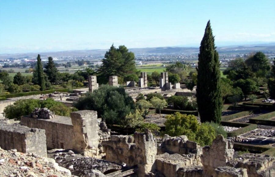 Tour bicicleta a Medina Azahara - From the Roman Temple Meeting Point to a Canal Ride Outside the City
