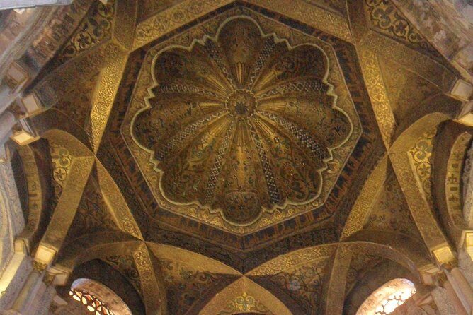 Visit Cathedral Mosque with official guide. Small groups - Key things to know before you go