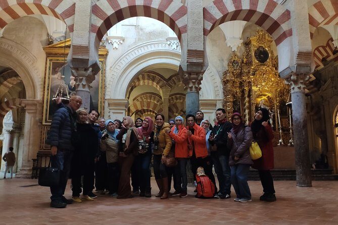 Visit Cathedral Mosque with official guide. Small groups - Headphones, mobile tickets, and other “small stuff” that matters