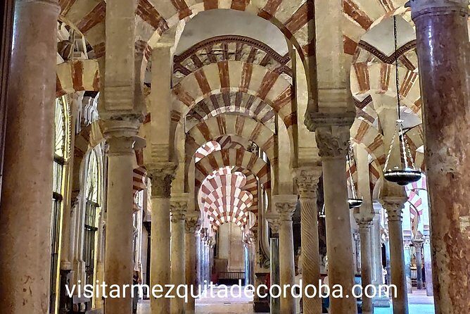 Visit Cathedral Mosque with official guide. Small groups - Price and value: what $44.46 really covers