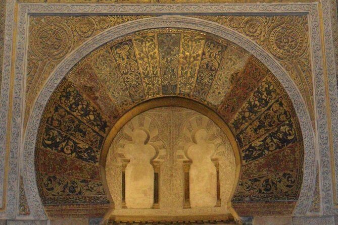Visit Cathedral Mosque with official guide. Small groups - Who this tour is best for (and who might want something else)