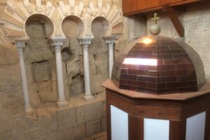 Visit in Spanish to the Cathedral Mosque. Does not include entrance ticket - Price and logistics: entry not included, but queues are handled