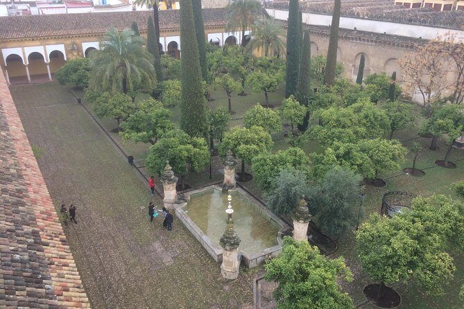 Visit in Spanish to the Cathedral Mosque. Does not include entrance ticket - Stop 3: Inside the Mosque-Cathedral—time tunnel storytelling and Christian modifications