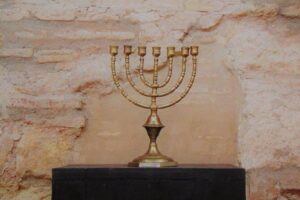 Visit Jewish quarter - Group size, sound, and listening tips