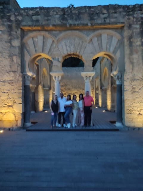 Visita nocturna a Medina Azahara - The palatine city story: Abderraman III, Alhaken II, and the people behind it